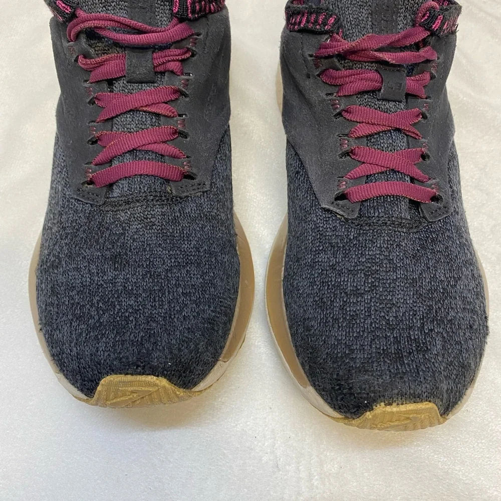 Brooks Ricochet LE women's running shoes in a black, grey, and burgundy Size 8.5 - Picture 4 of 11